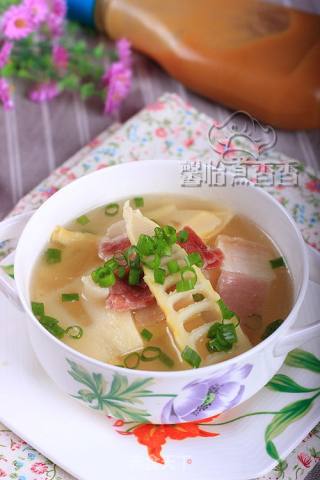 【浓醇高汤让味道更鲜】---春笋火腿浓汤的做法