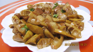 五花肉烧春笋的做法