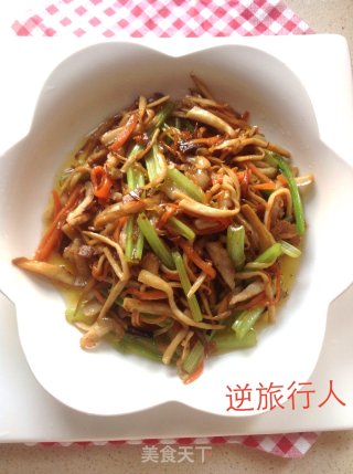 [肉炒芹菜杏鲍菇]------家常小炒 平常之中不平常的做法
