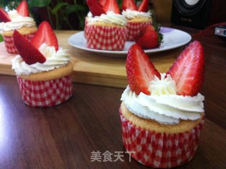 草莓纸杯蛋糕的做法