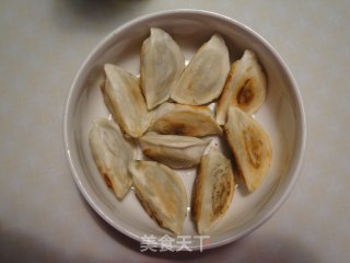 煎饺子——用普通的铁锅煎的做法