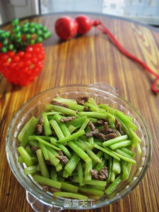 芹菜炒牛肉的做法