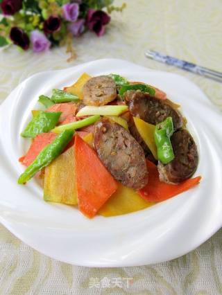 胡萝卜炒腊肠的做法