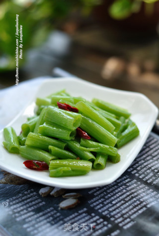炝炒菠菜梗的做法