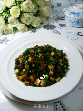 韭菜花香干炒蛳螺肉的做法
