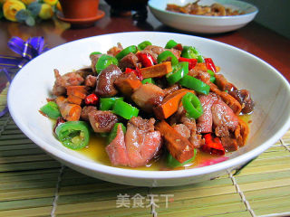 鸭腿炒熏豆腐的做法