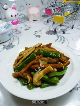香干梅豆炒猪耳朵的做法