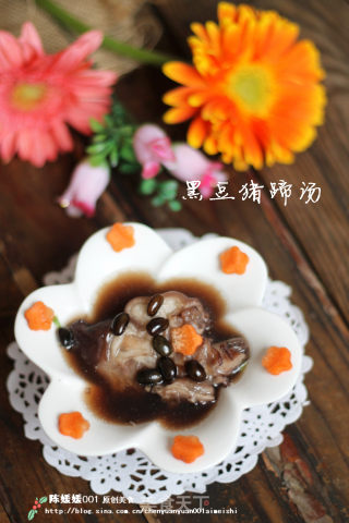 黑豆猪蹄汤的做法