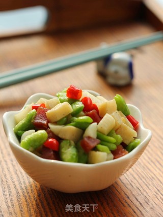 腊肉蚕豆笋丁的做法