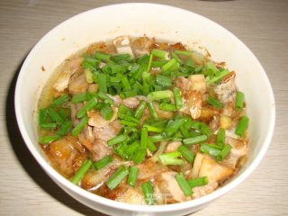 【咸鱼蒸肉】-------一道省油又省盐的菜哈的做法
