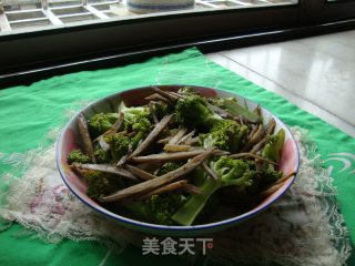 西兰花炒牛蒡丝的做法