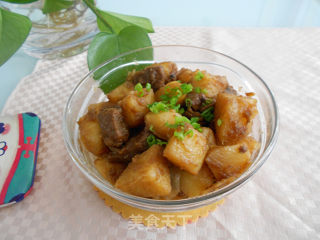 土豆烧肉的做法