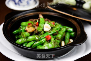 〖干煸大碗四季豆〗----烹饪嫩绿多汁的做法