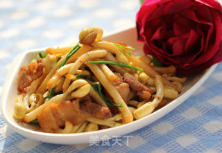 花生芽炒肉的做法