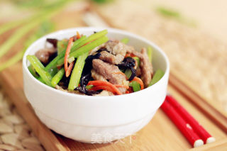 芹菜肉丝的做法