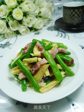 腐竹风干肉炒梅豆的做法