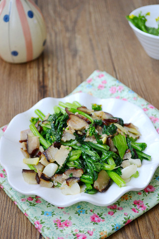 一抹小清新——腊肉炒菜心