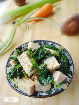 夏日清爽小菜来开胃——芹叶拌豆腐