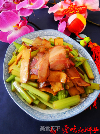 西芹豆干炒腊肉的做法