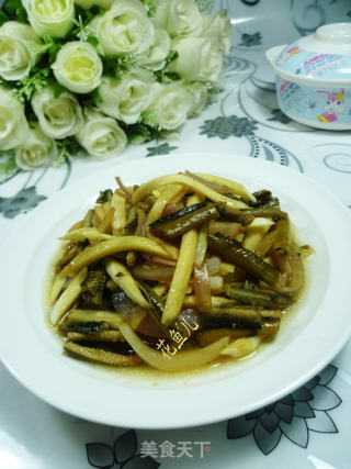 洋葱茭白炒鳝丝的做法