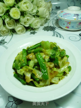梅豆炒牛心菜的做法