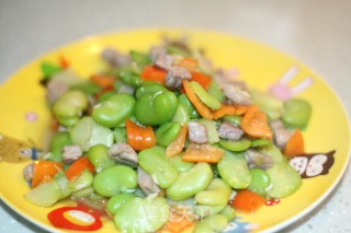 深受宝宝喜爱的蚕豆肉丁的做法