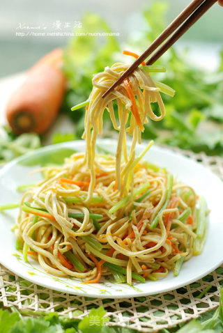 芹菜干丝的做法