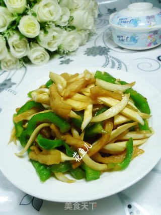 灯椒萝卜干炒茭白的做法