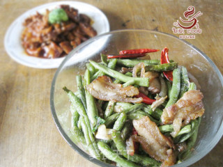 回锅肉爆豆角的做法