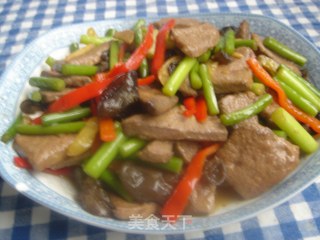 蒜苔炒猪肝的做法