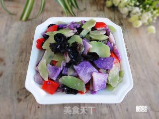青笋炒紫山药的做法
