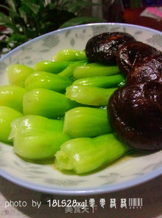 美丽维生素：香菇扣菜胆的做法