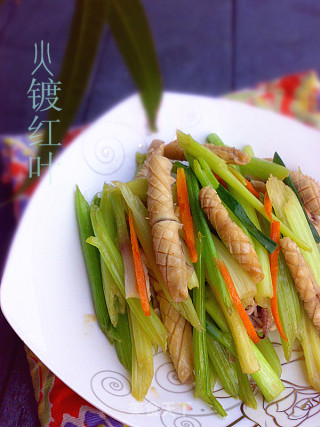 土鱿炒香芹的做法