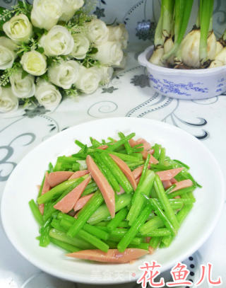 火腿肠炒芹菜的做法