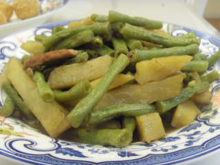 土豆炖豇豆的做法