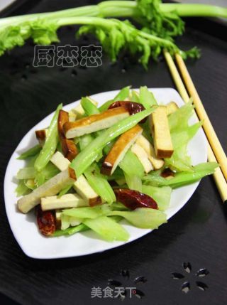 芹菜香干的做法