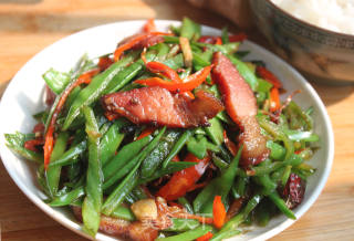 荷兰豆炒腊肉的做法