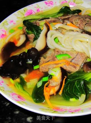 杂蔬牛肉面的做法