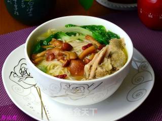 滑子菇鸡汤面的做法