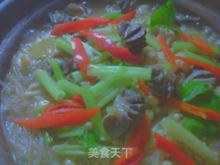 金针菇鸡胗粉丝煲的做法