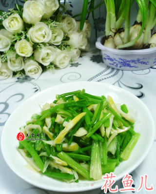 笋尖炒芹菜的做法