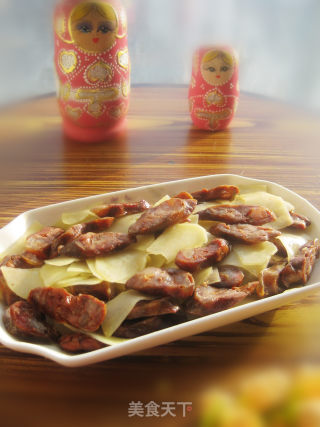 土豆片炒腊肠的做法