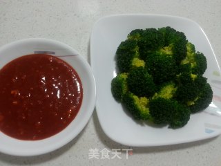 水煮西兰花蘸酸辣酱的做法
