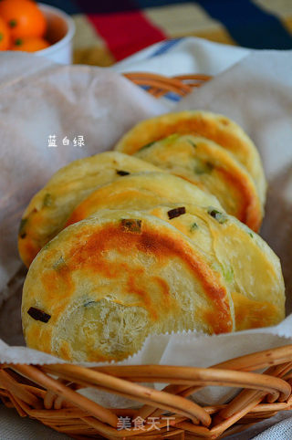 还原弄堂口的民间美味---葱油饼的做法