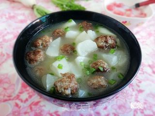 肉丸煮白萝卜的做法