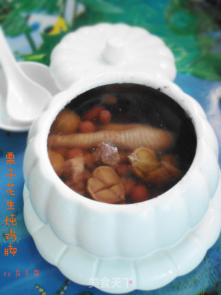 滋阴补肾--栗子花生炖鸡脚