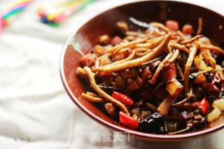 腊肉茶树菇的做法