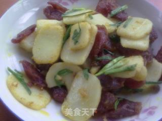 腊肠炒年糕的做法