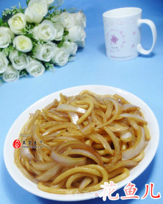 洋葱炒乌冬面的做法