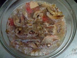 红头鱼煮朝鲜蓟的做法